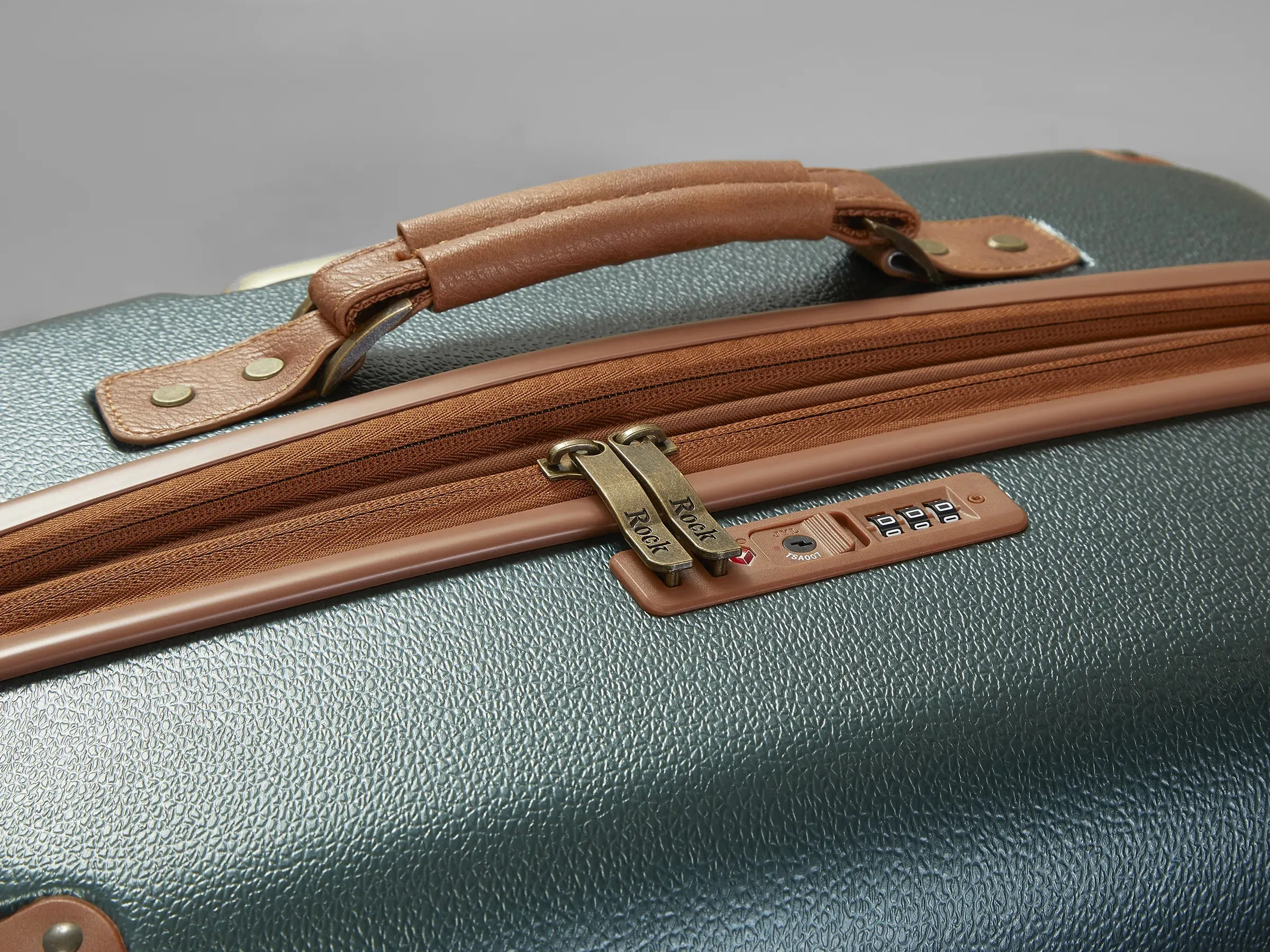 Carnaby - Suitcase Expandable Hard-Shell 4 Spinner Wheels