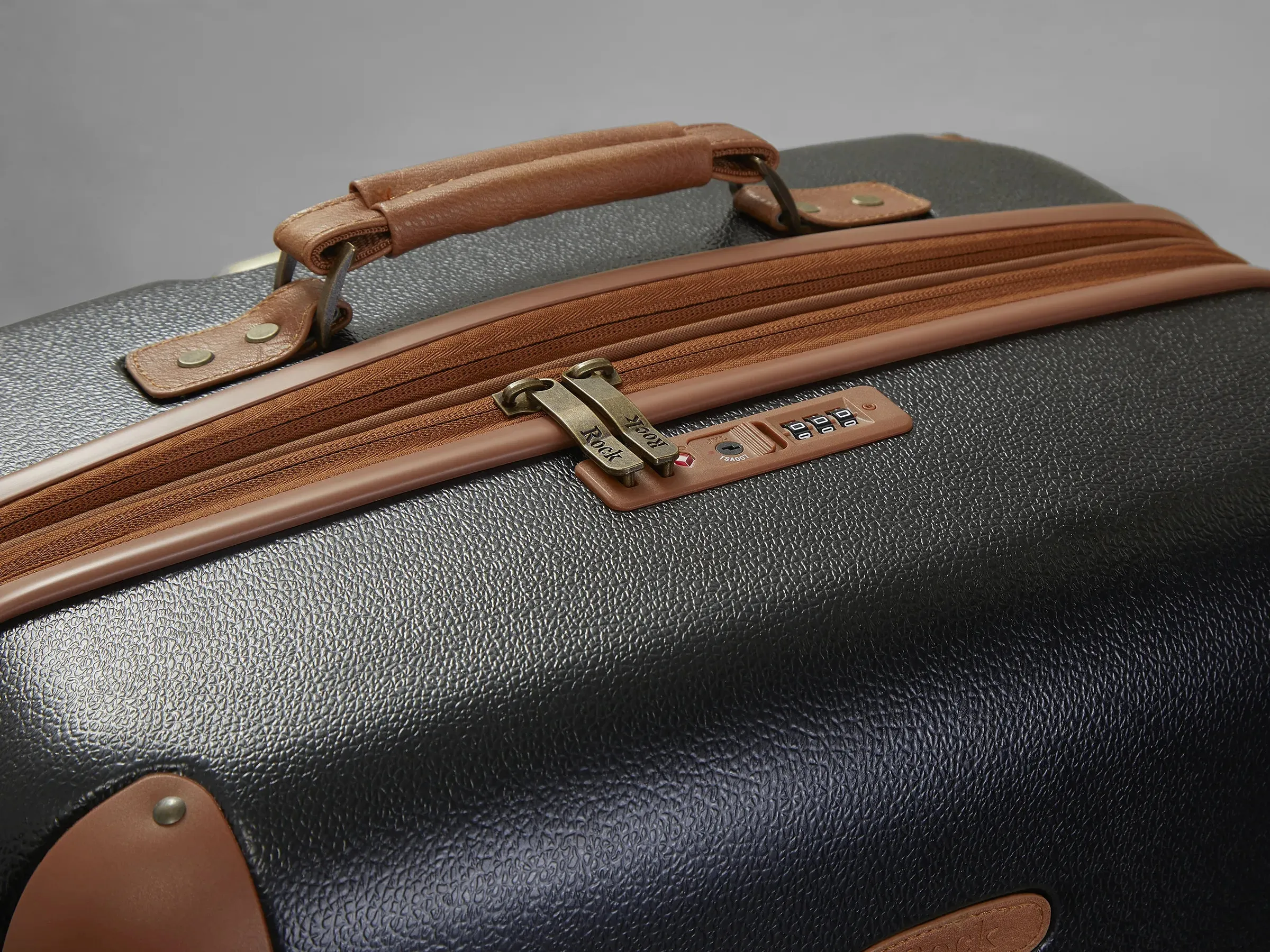 Carnaby - Suitcase Expandable Hard-Shell 4 Spinner Wheels
