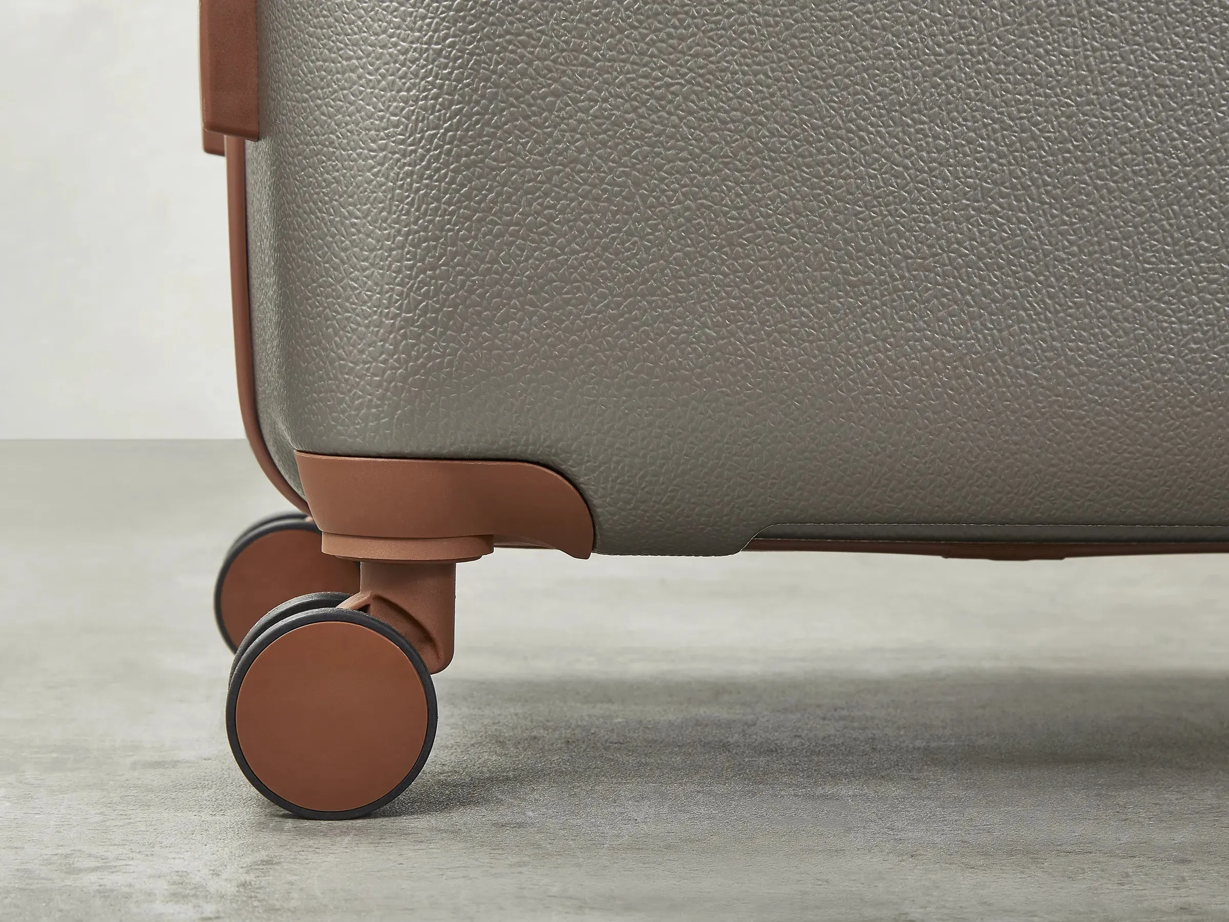 Carnaby - Suitcase Expandable Hard-Shell 4 Spinner Wheels