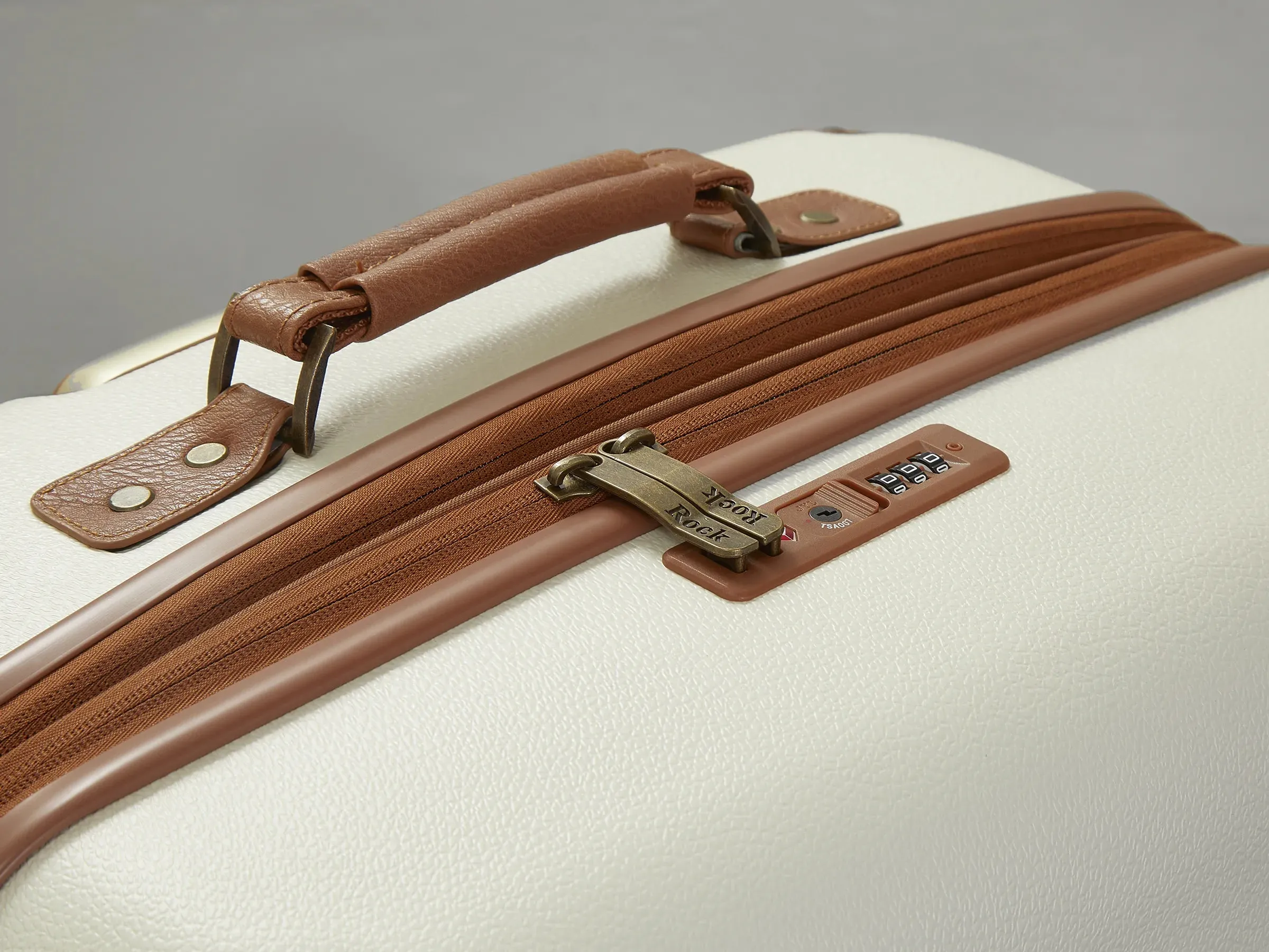 Carnaby - Suitcase Expandable Hard-Shell 4 Spinner Wheels
