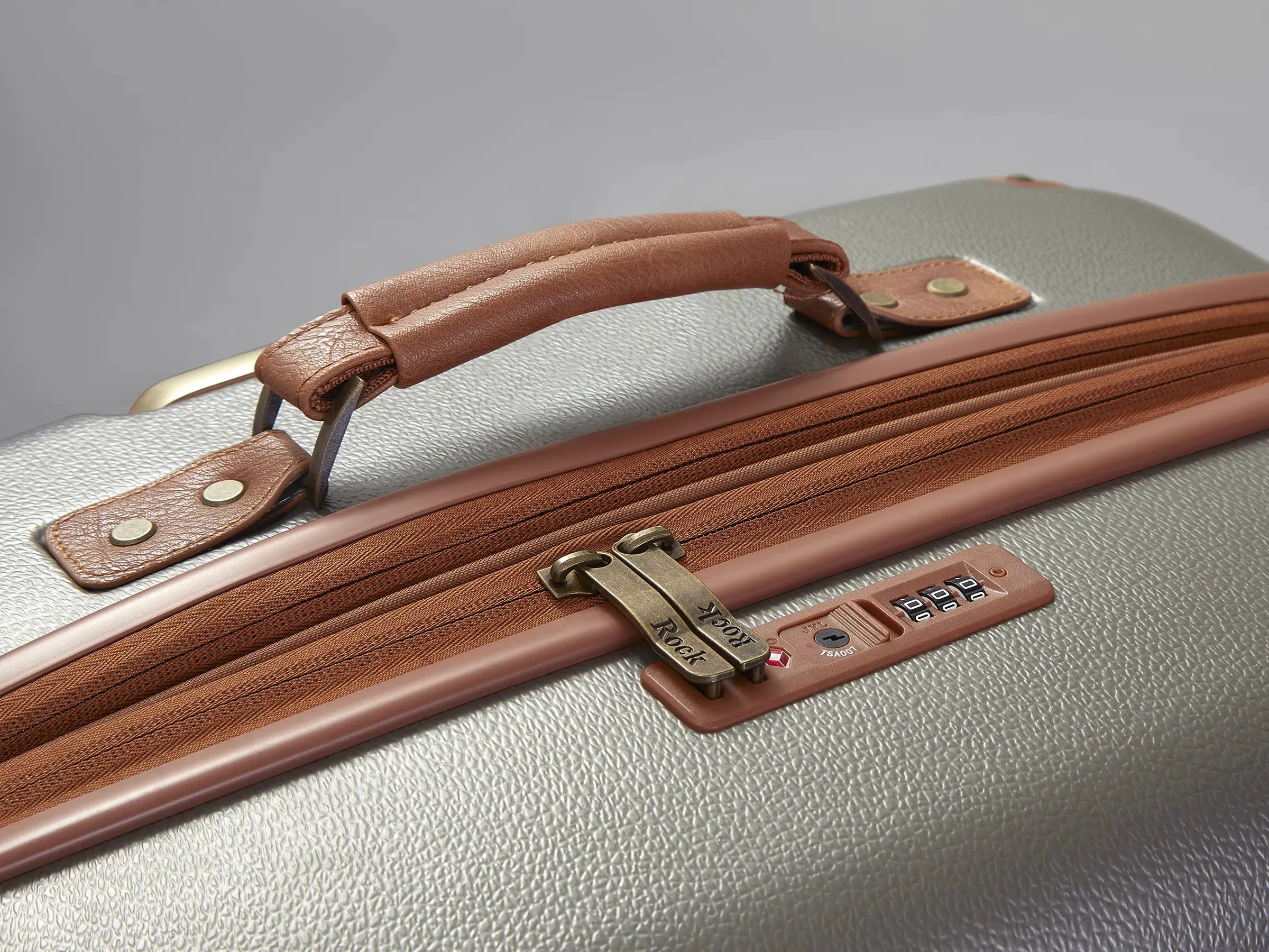 Carnaby - Suitcase Expandable Hard-Shell 4 Spinner Wheels
