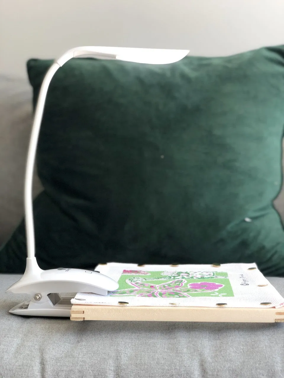 Smart Clip-On Needlepoint Daylight Lamp