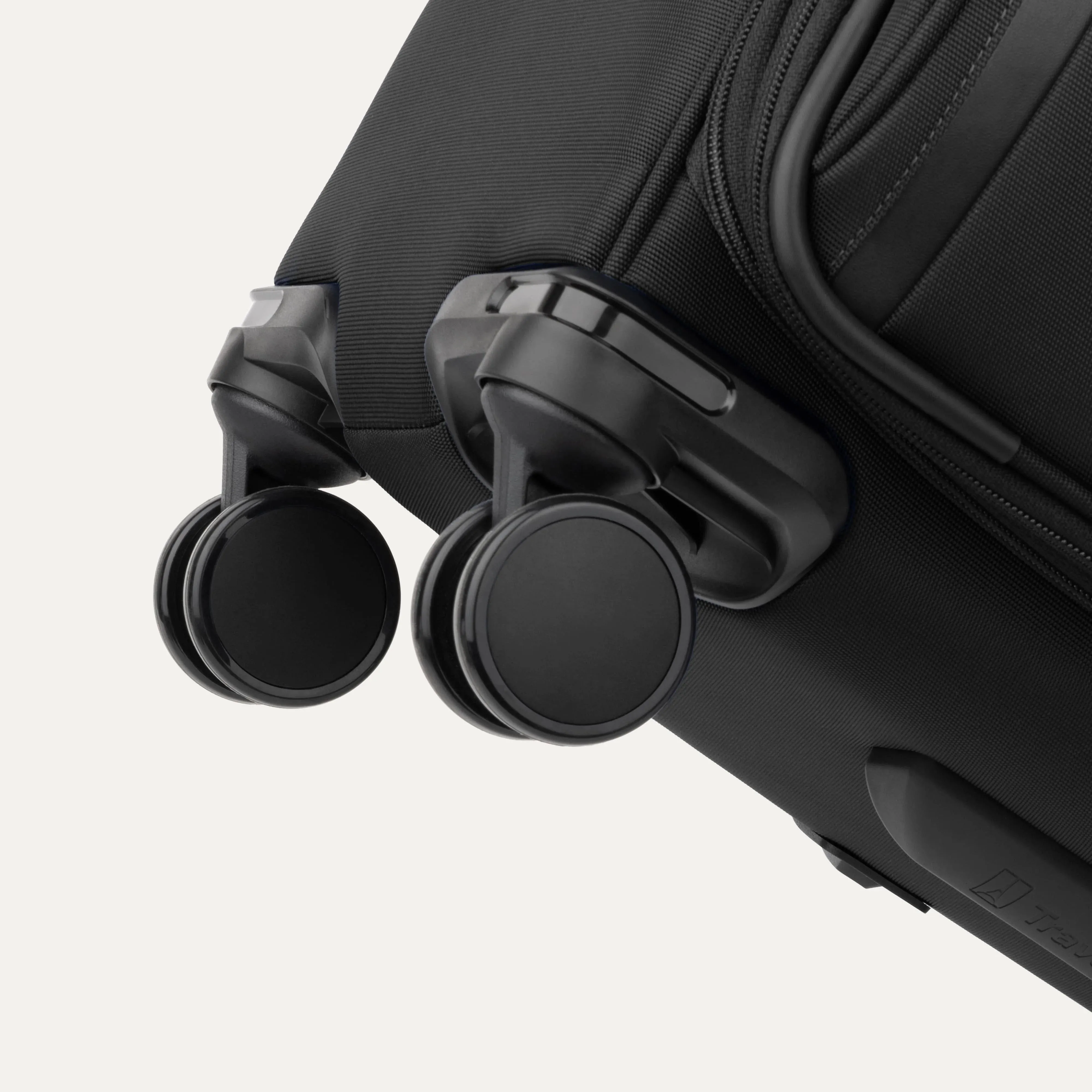 Travelpro VersaPack  Medium Check-In Expandable Spinner Luggage