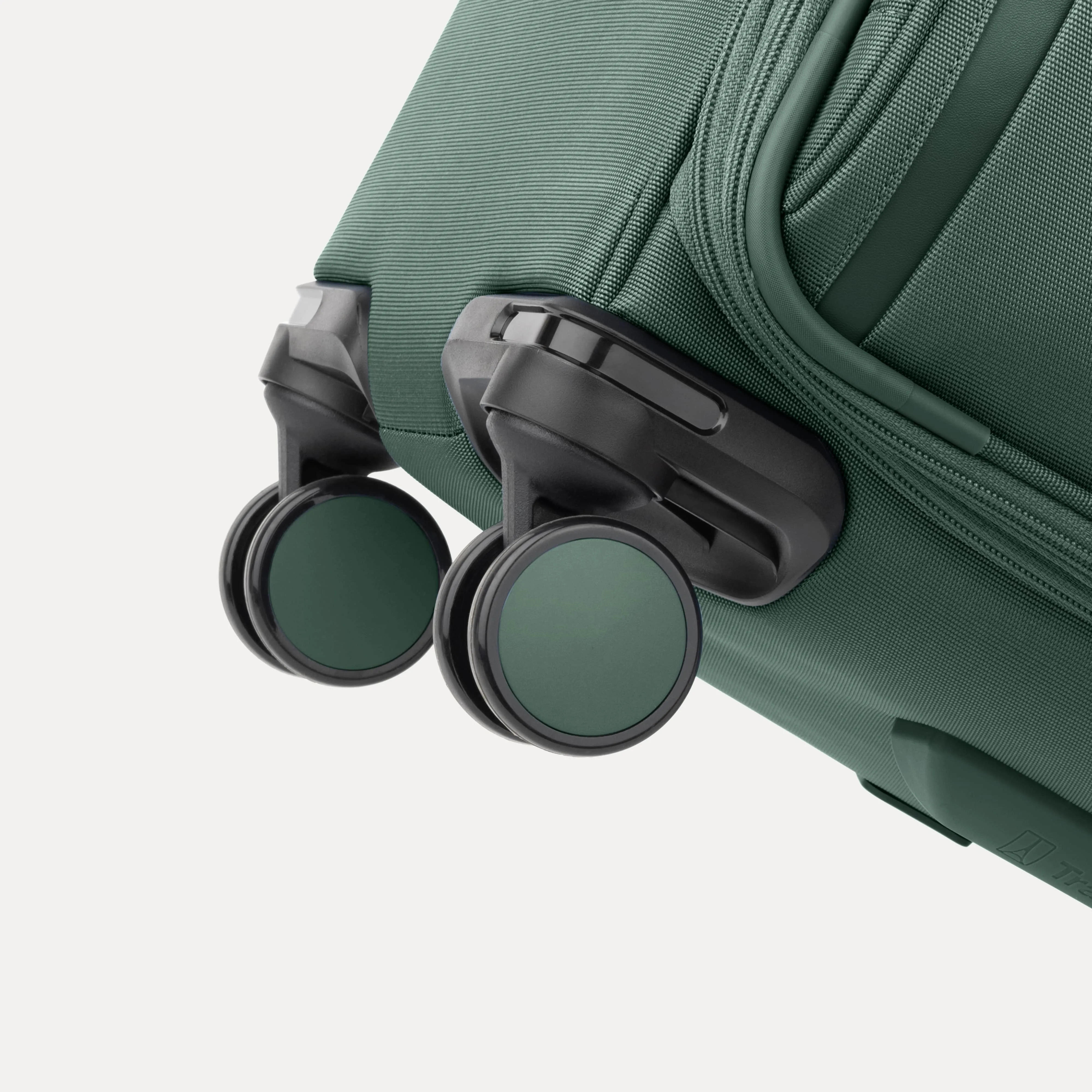 Travelpro VersaPack  Medium Check-In Expandable Spinner Luggage