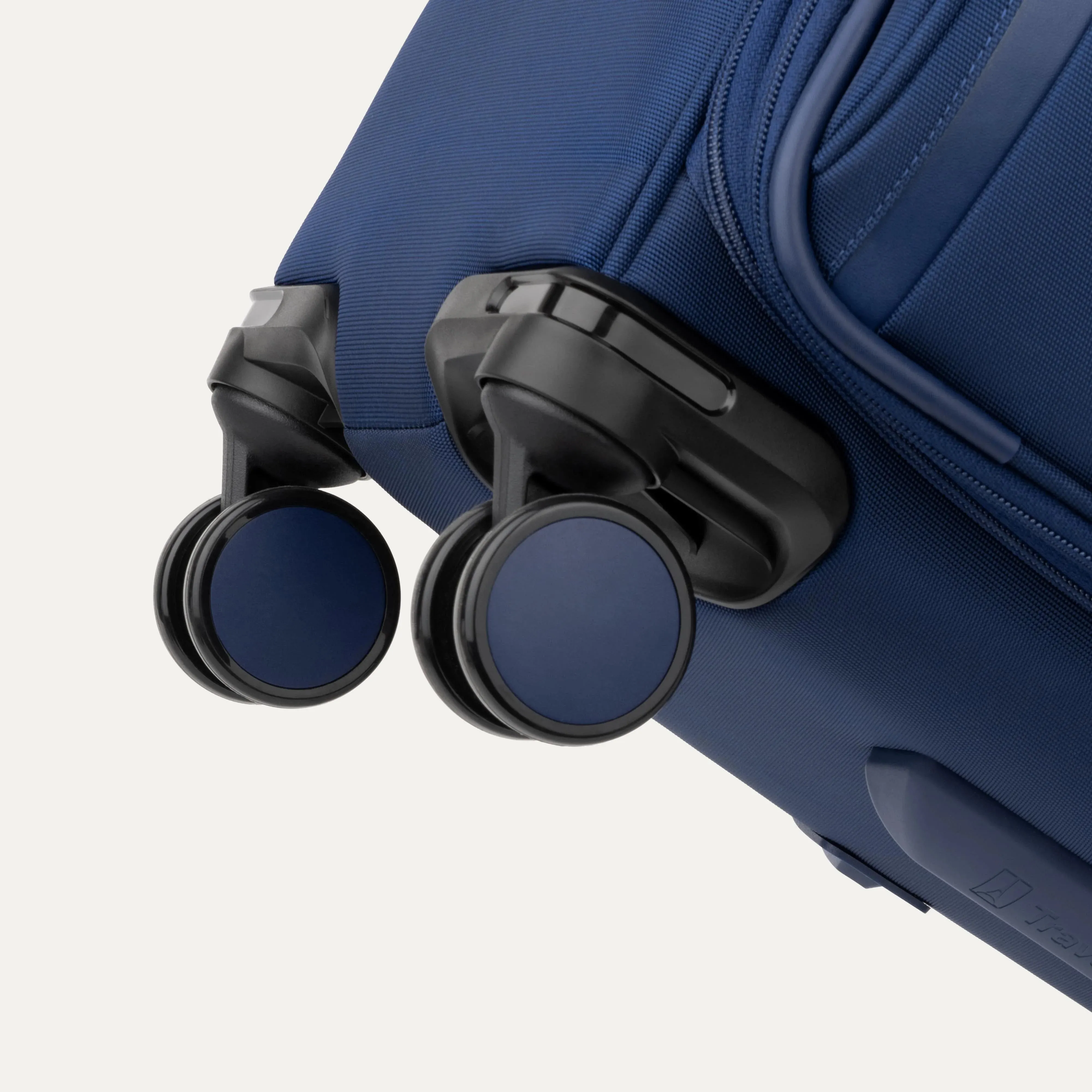 Travelpro VersaPack  Medium Check-In Expandable Spinner Luggage